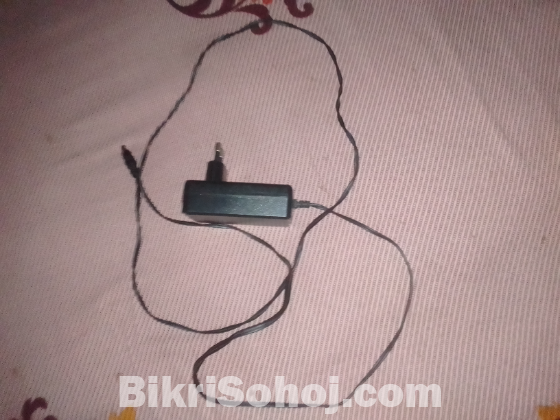 প্রএকটি প্রজেক্টর কম দামের মধ্যে খুব ভালো ।